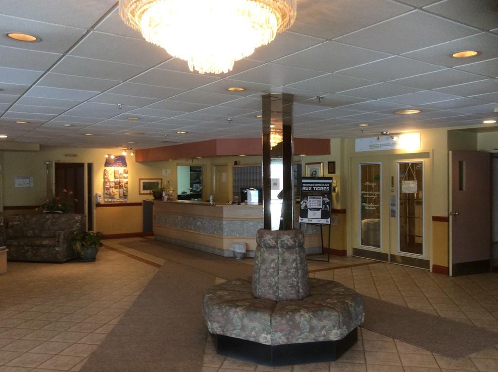 Hotel Travelodge By Wyndham Victoriaville Exterior photo